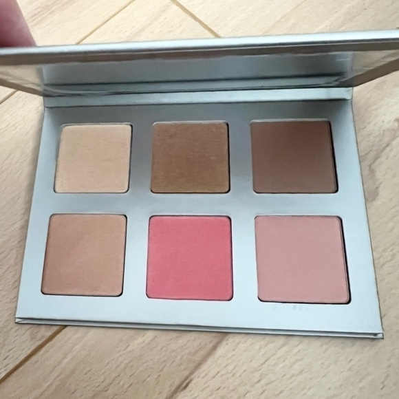 Iconic London Blaze Chaser Face Palette BNIP - Picture 4 of 5
